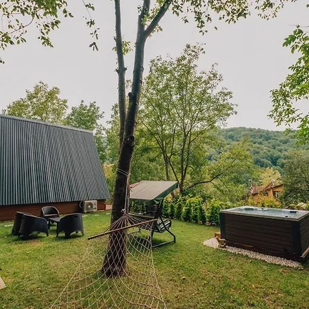 Hillsidesapanca - Jakuzili Hotell